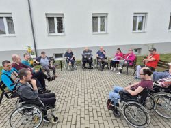 Posedenie v záhrade - 20250417_095026_zmensena