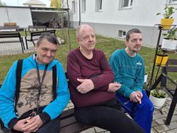 Posedenie v záhrade - 20250417_095042_zmensena (1)